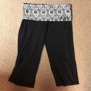 Victoria’s Secret PINK crop yoga pants